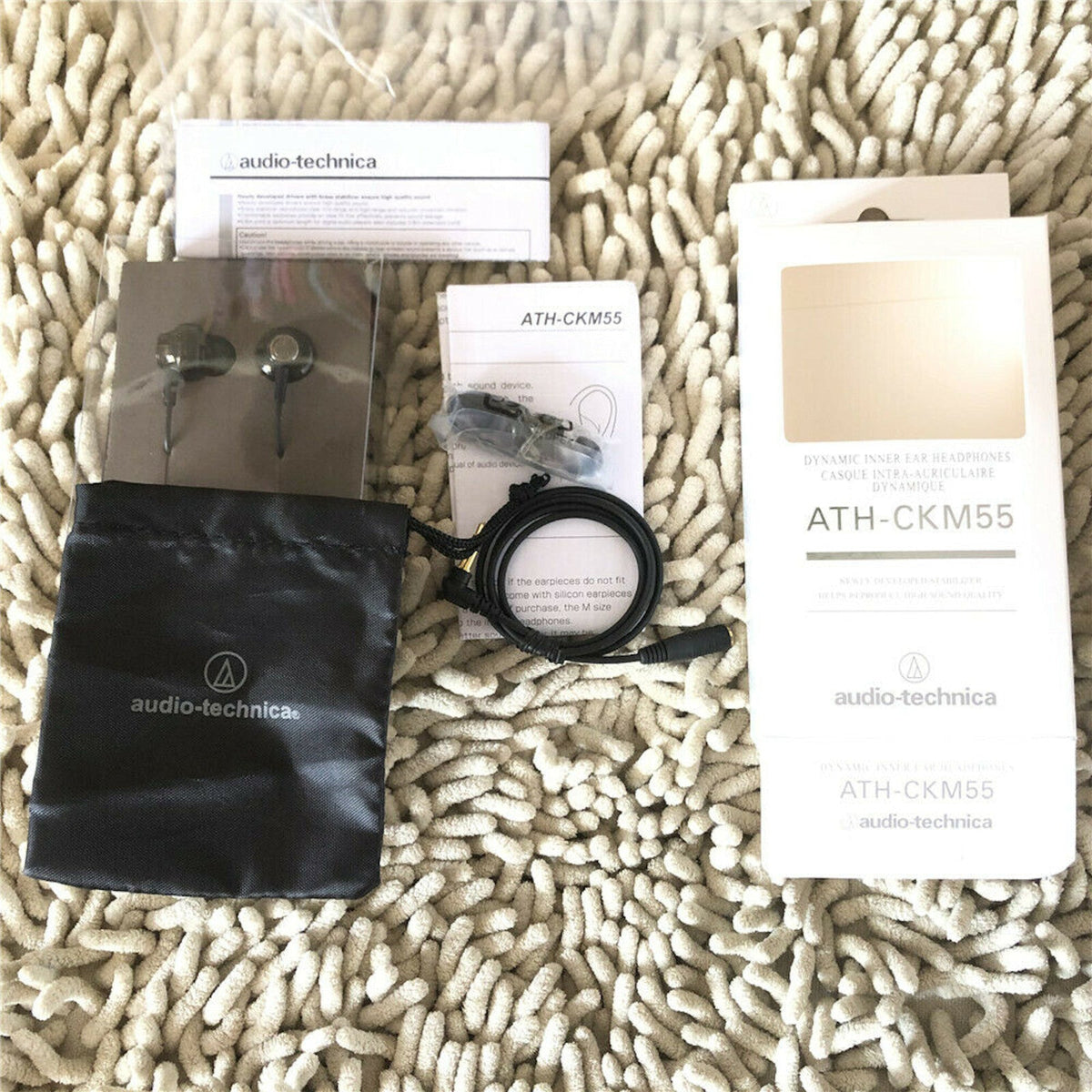 Schwarze Audio-Technica ATH-CKM55 In-Ear-Kopfhörer