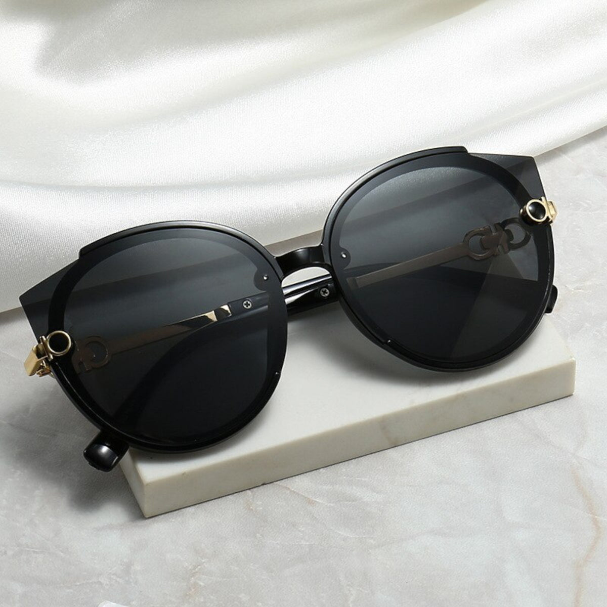 Oversized Cat-Eye-Sonnenbrille Schwarz-Gold