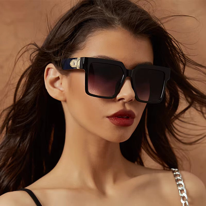 Schwarz-goldene Oversized Designer-Sonnenbrille mit Verlaufsgläsern