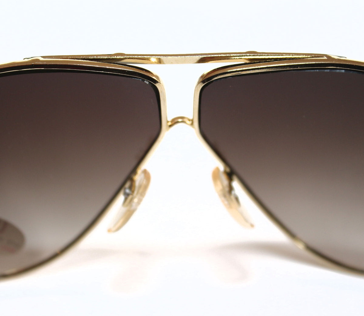 Gold-schwarze Piloten-Sonnenbrille im Porsche-Stil