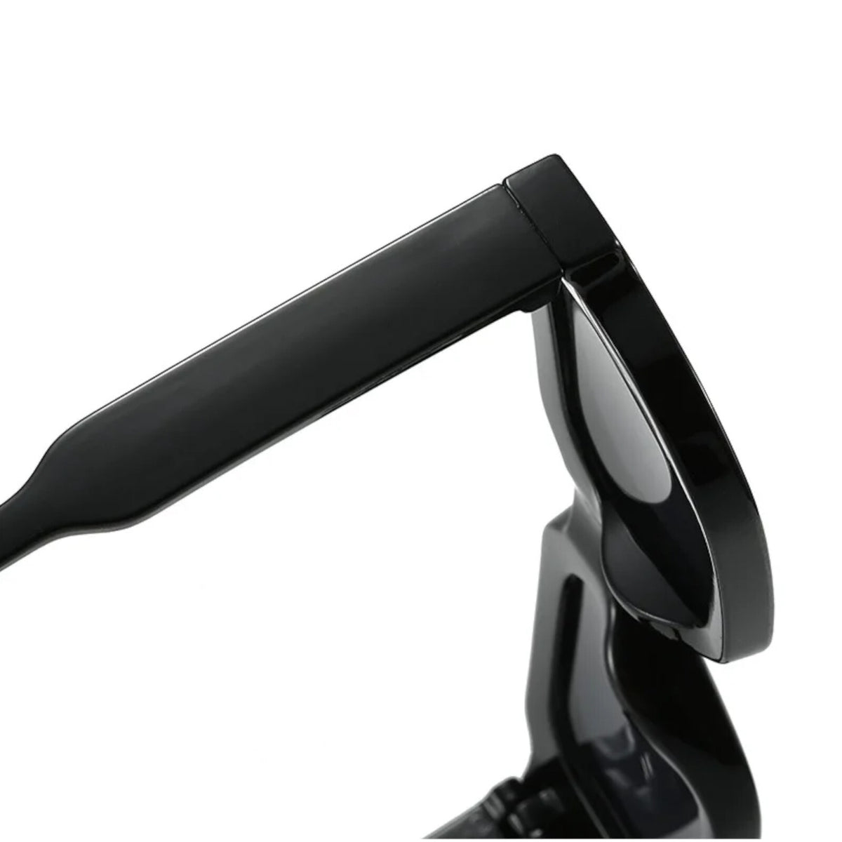 Glänzend schwarze Retro-Partybrille