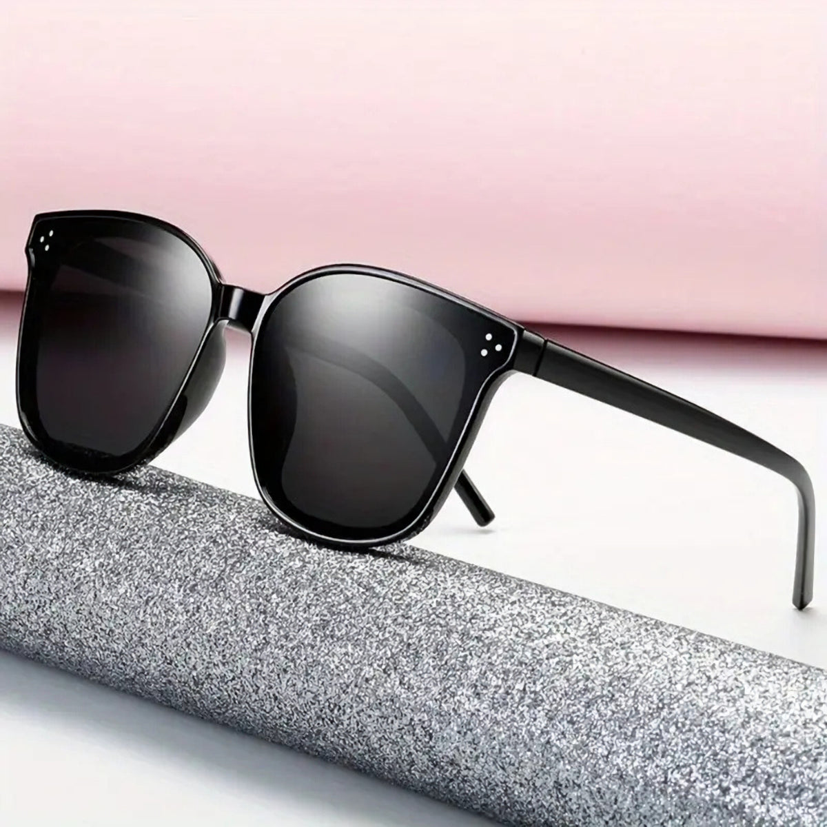 Schwarz-goldene Oversized Designer-Sonnenbrille mit goldenen Applikationen