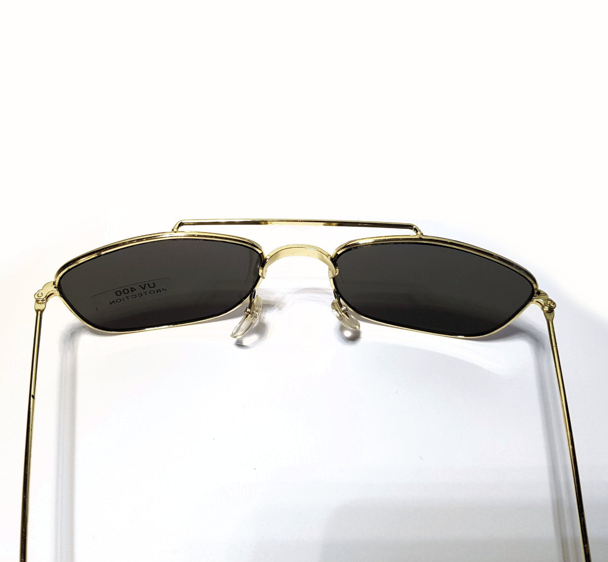 Gold-schwarze Piloten-Sonnenbrille im Porsche-Stil