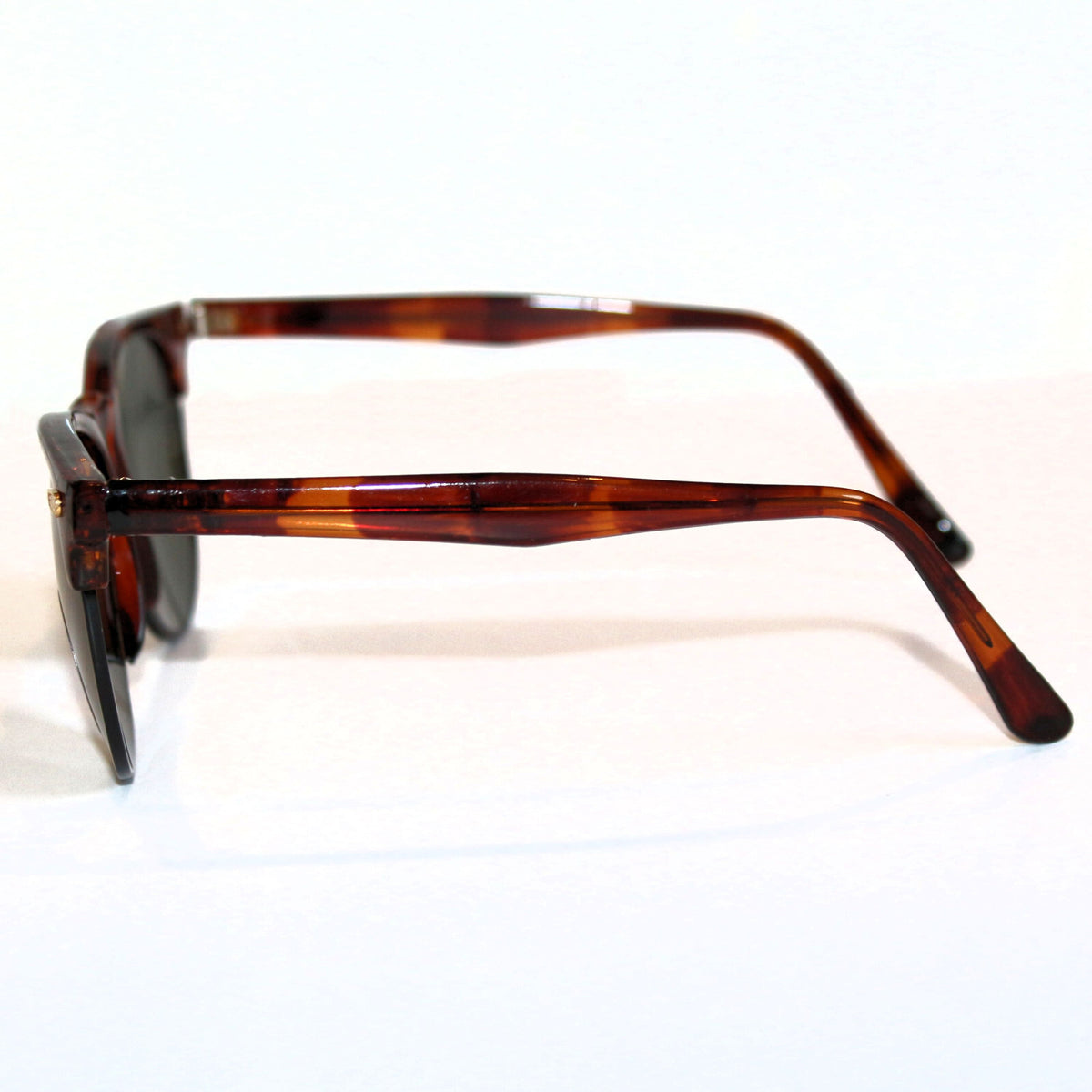 Braune Vintage-Retro-Sonnenbrille im Unisex-Design
