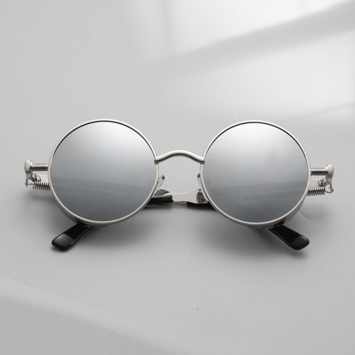 Runde gold-schwarze Steampunk-Sonnenbrille