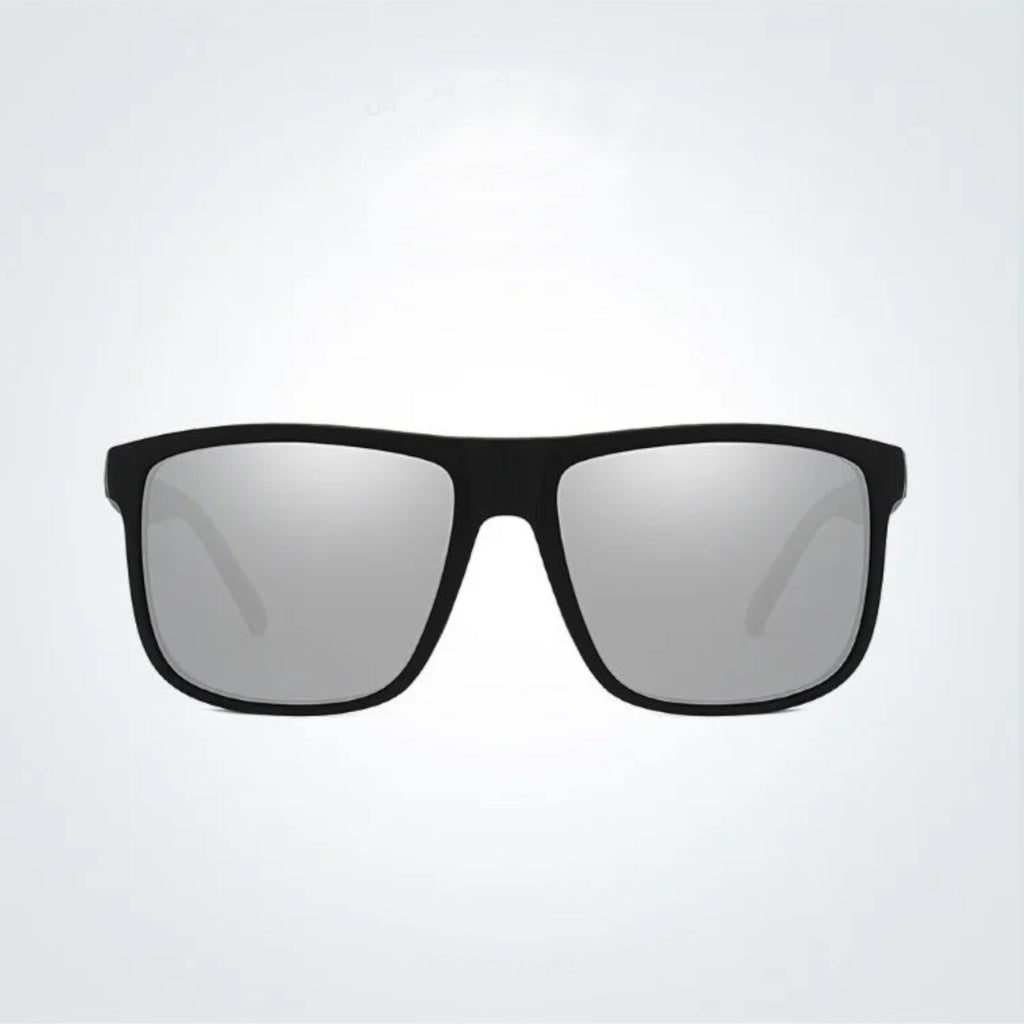 Matt-schwarze Sonnenbrille mit silbernen Spiegelgläsern
