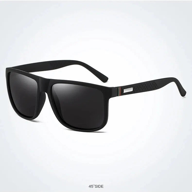 Matt-schwarze Sonnenbrille mit dunklen Gläsern