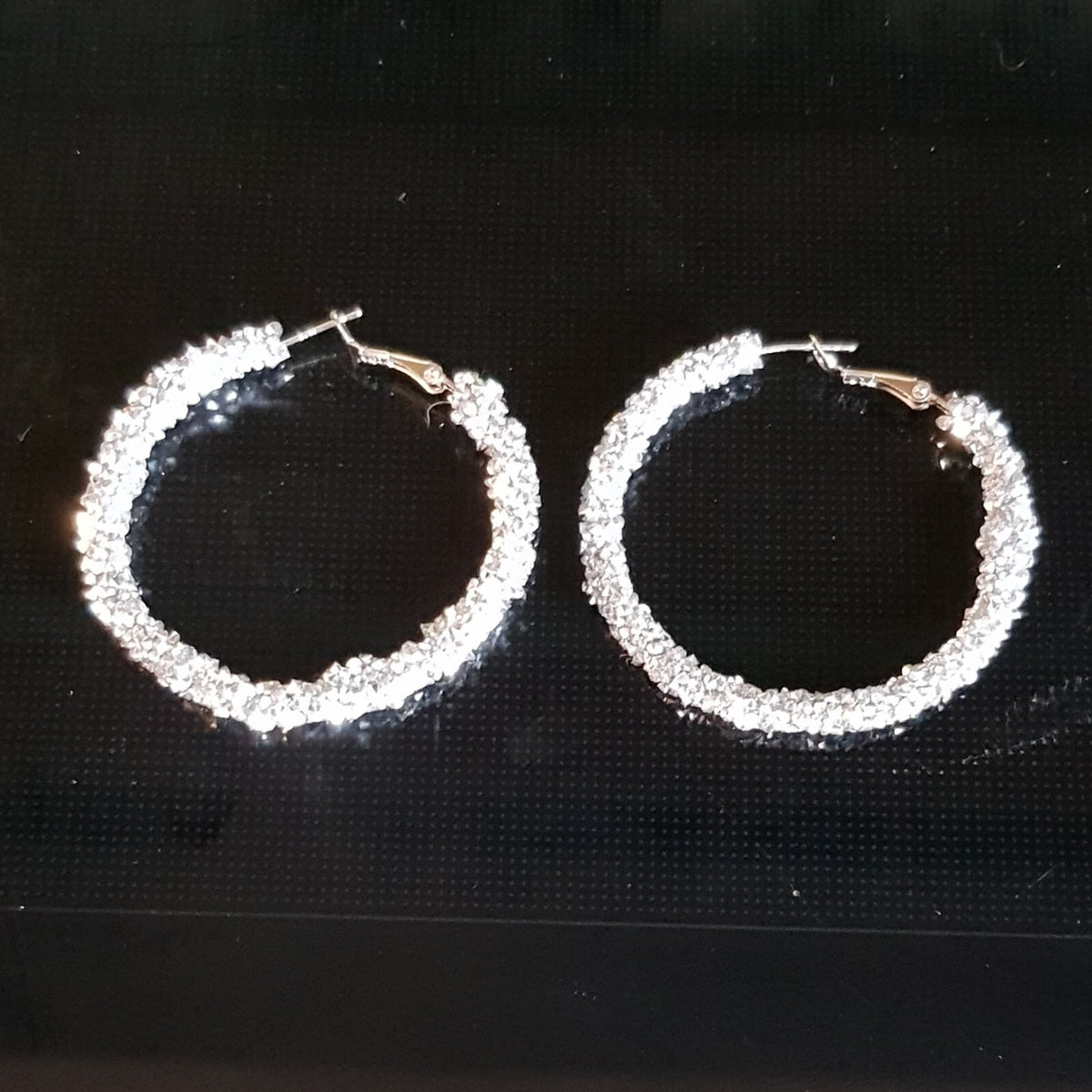 Silberne Strass-Creolen aus Edelstahl