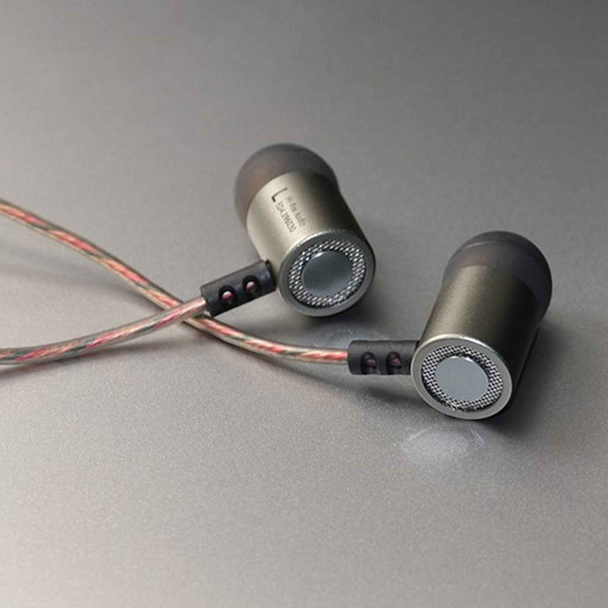 Original KZ ED4 gunmetal silber High-End Kopfhörer In-Ear PU-Hardcase Bass Beats